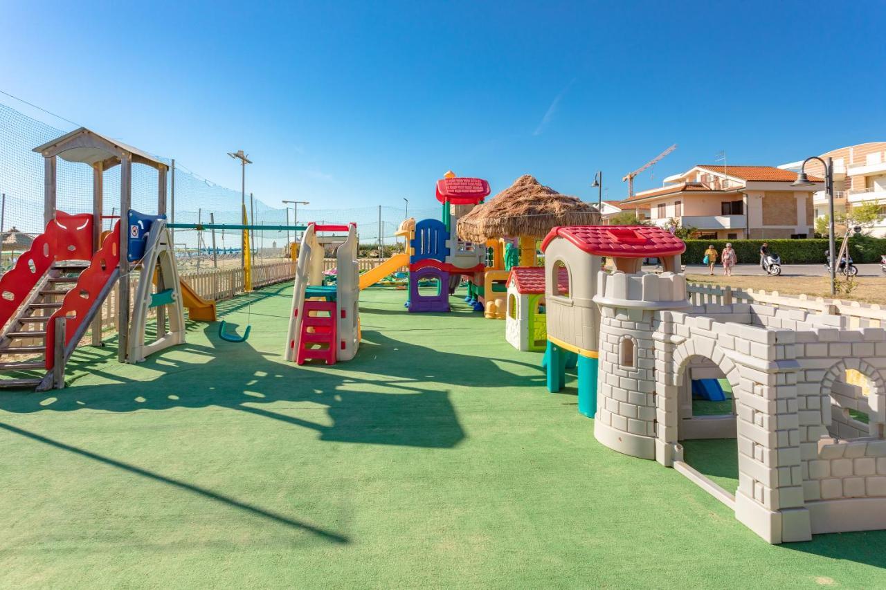 Case Vacanze Blue Bay Resort Roseto Degli Abruzzi Dış mekan fotoğraf