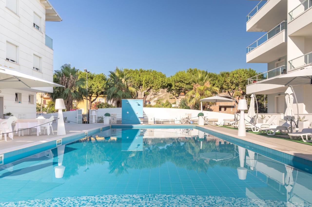 Case Vacanze Blue Bay Resort Roseto Degli Abruzzi Dış mekan fotoğraf