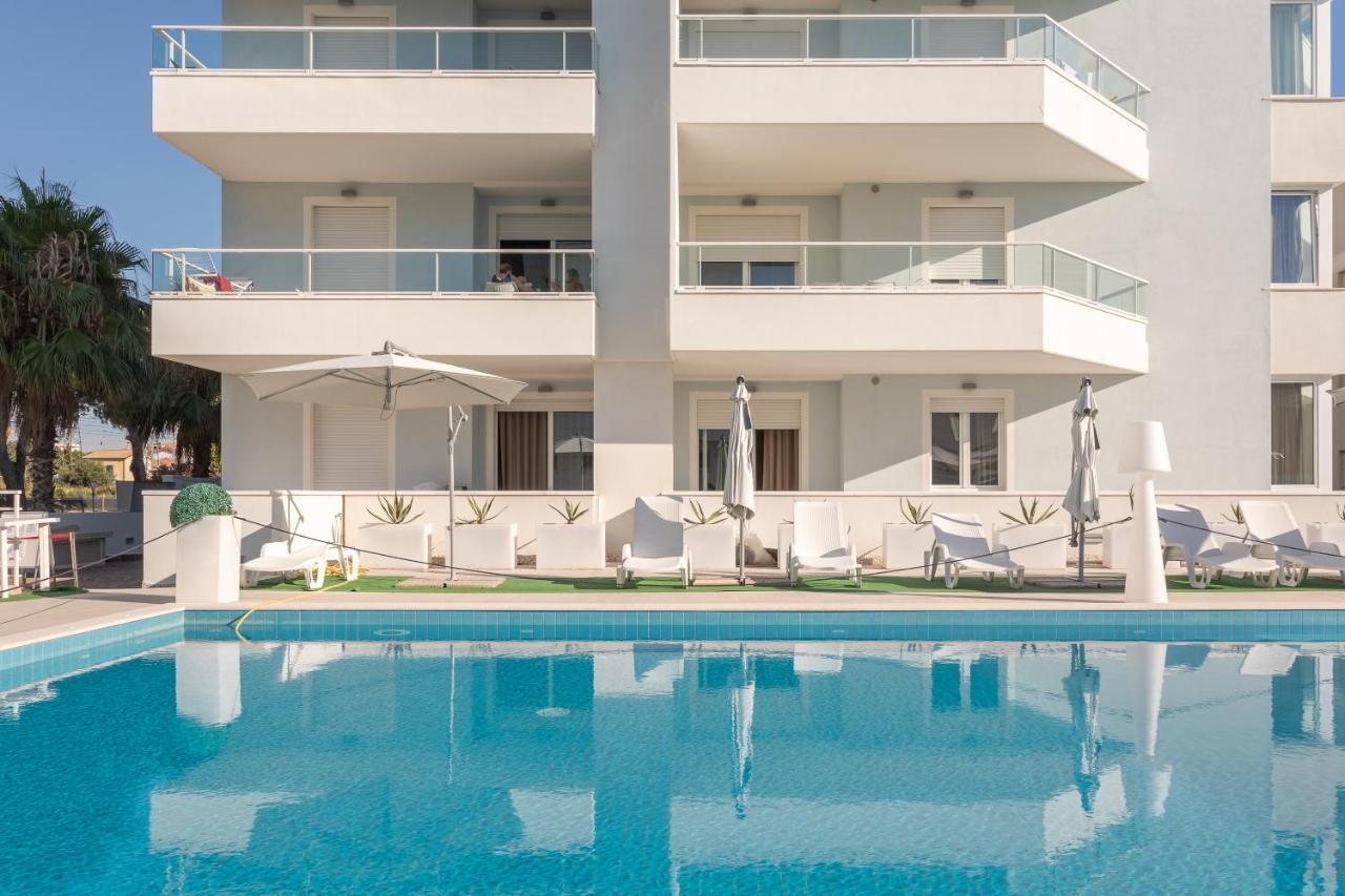 Case Vacanze Blue Bay Resort Roseto Degli Abruzzi Dış mekan fotoğraf