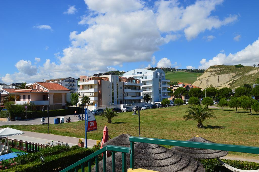 Case Vacanze Blue Bay Resort Roseto Degli Abruzzi Dış mekan fotoğraf