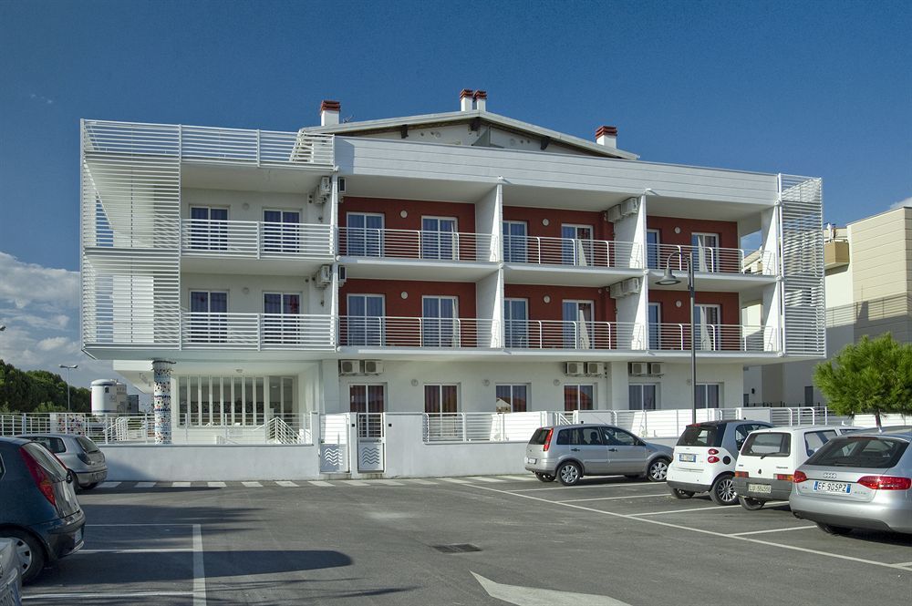 Case Vacanze Blue Bay Resort Roseto Degli Abruzzi Dış mekan fotoğraf