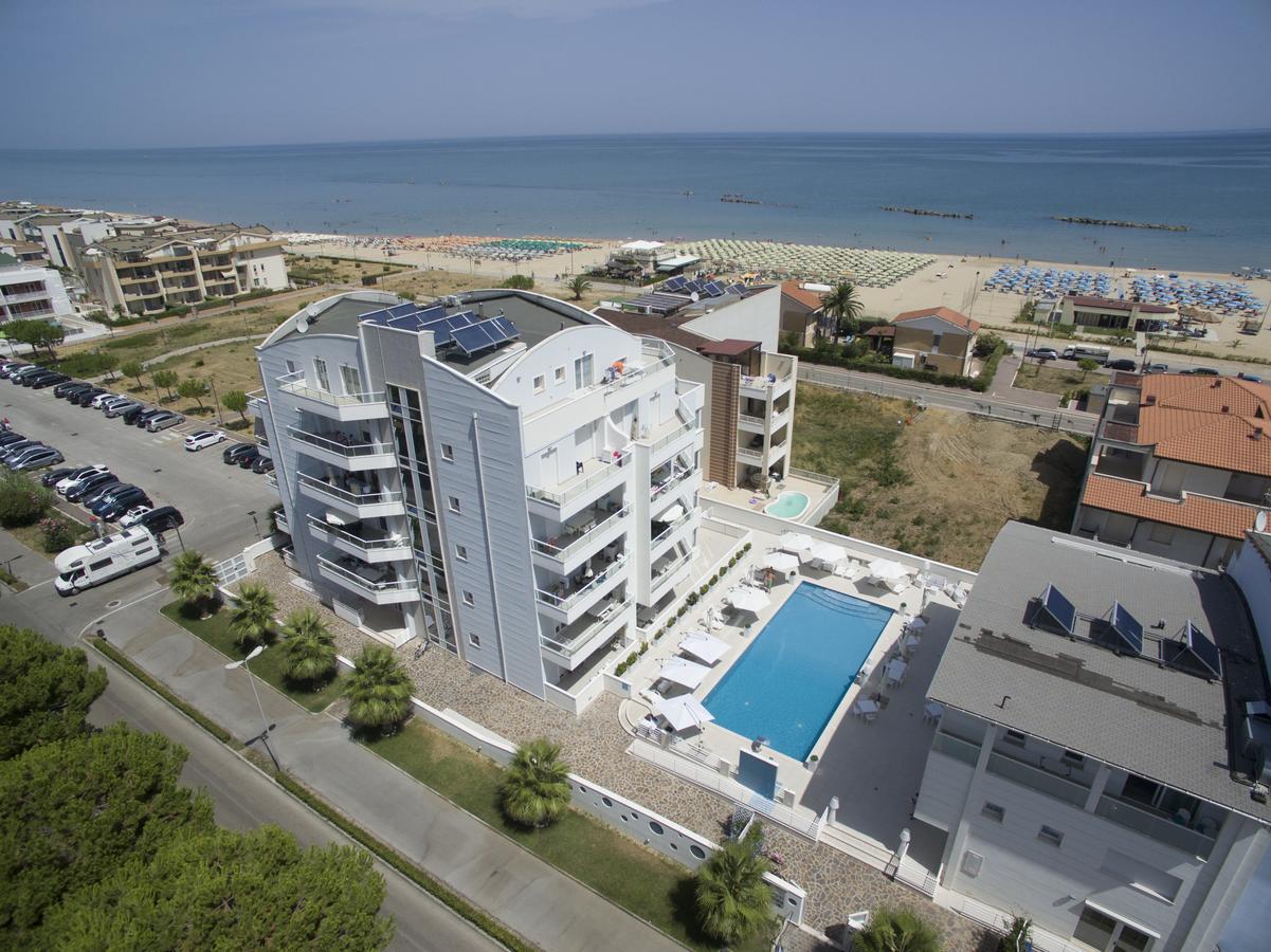 Case Vacanze Blue Bay Resort Roseto Degli Abruzzi Dış mekan fotoğraf