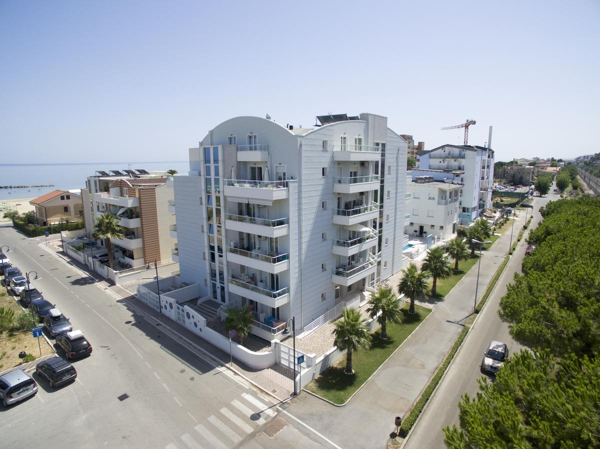 Case Vacanze Blue Bay Resort Roseto Degli Abruzzi Dış mekan fotoğraf