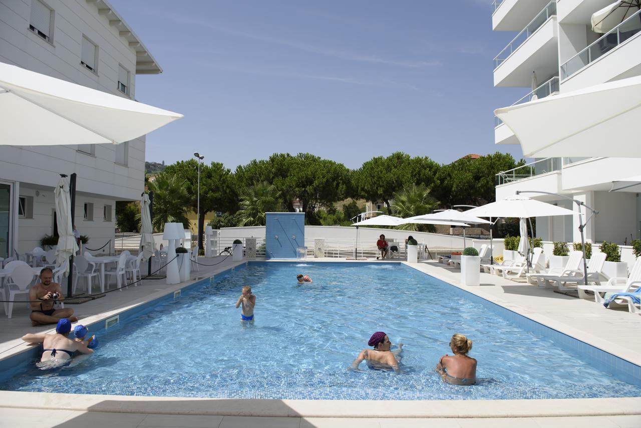 Case Vacanze Blue Bay Resort Roseto Degli Abruzzi Dış mekan fotoğraf