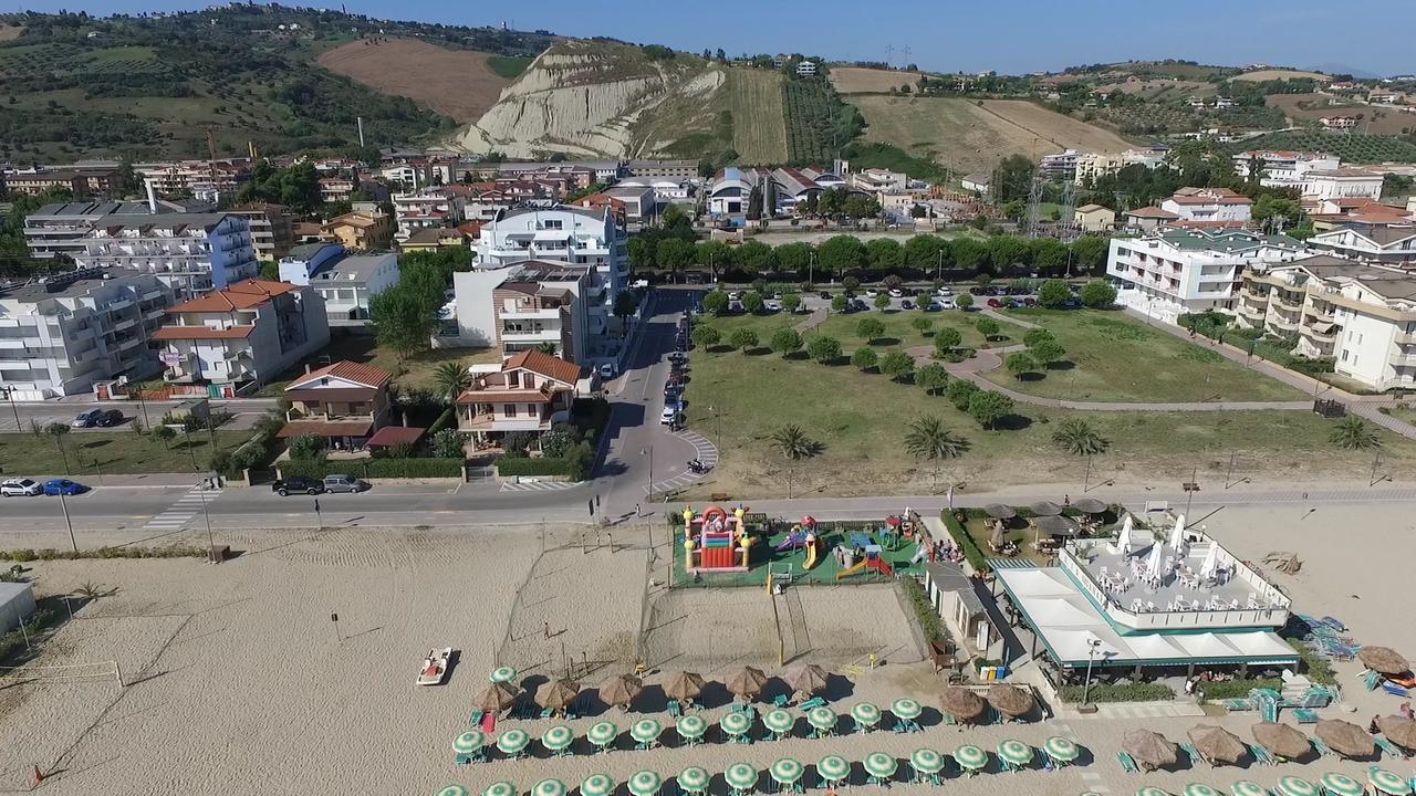 Case Vacanze Blue Bay Resort Roseto Degli Abruzzi Dış mekan fotoğraf