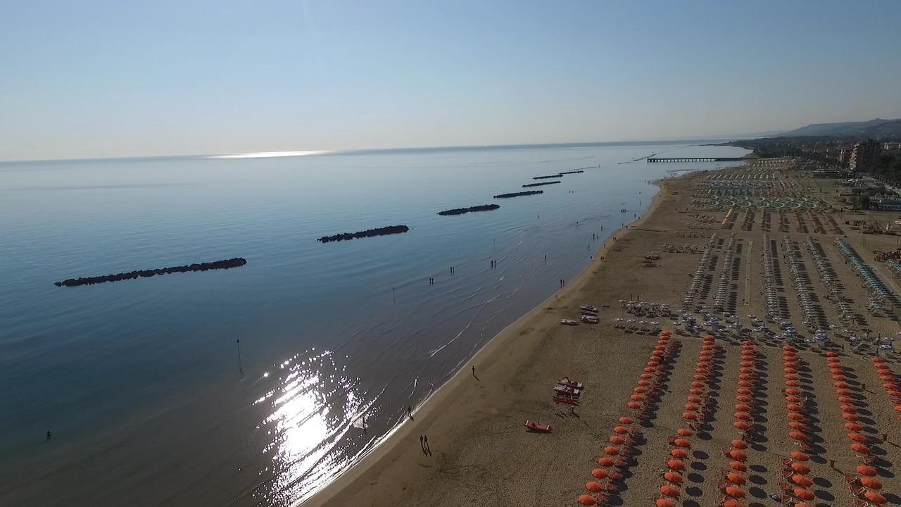 Case Vacanze Blue Bay Resort Roseto Degli Abruzzi Dış mekan fotoğraf